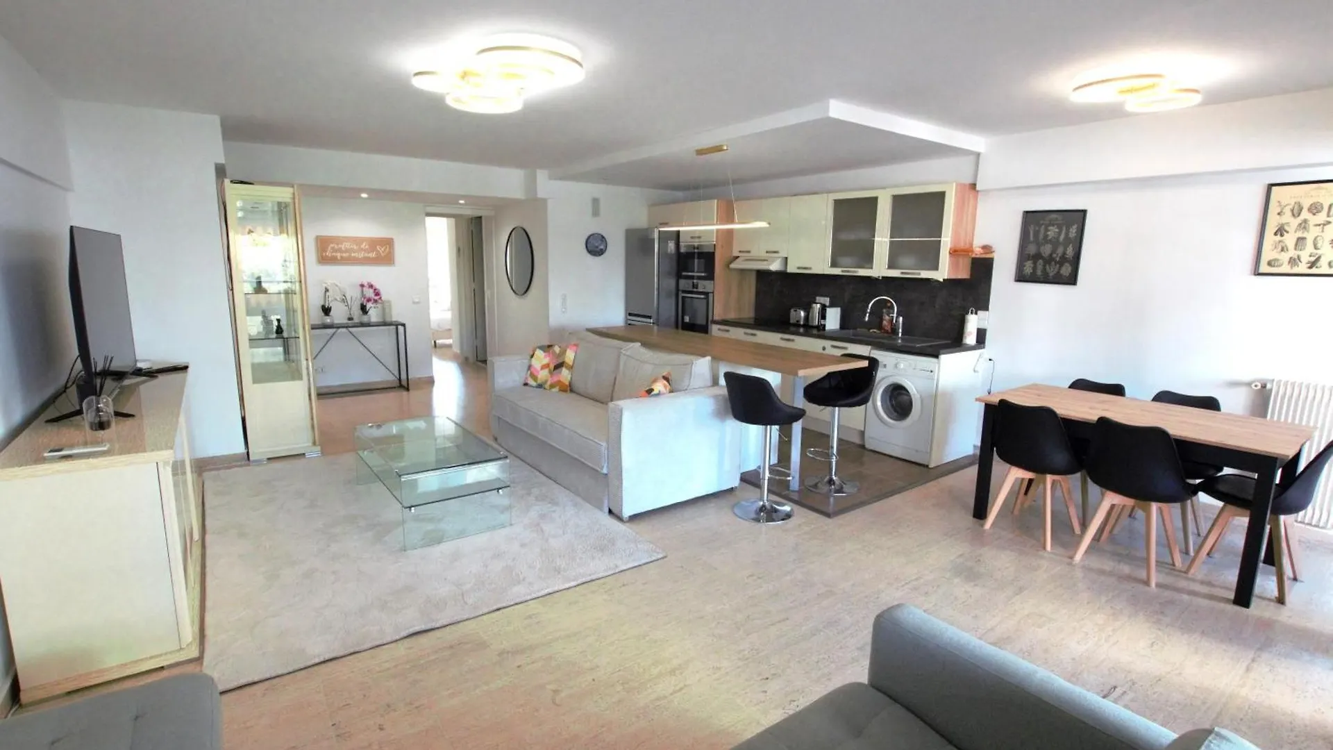Cannes Palm Beach - Fully Fitted Apartment - 2 Bedrooms